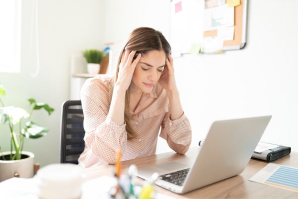 Stres v práci a na home office: Jak si odpočinout?